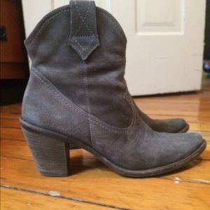 Dark Gray suede Paul Green cowboy boots Size 7.5